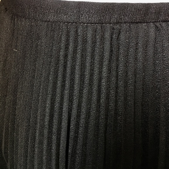 *SOLD* Size 8 French Connection Pleated Skirt - Picture 6 of 7